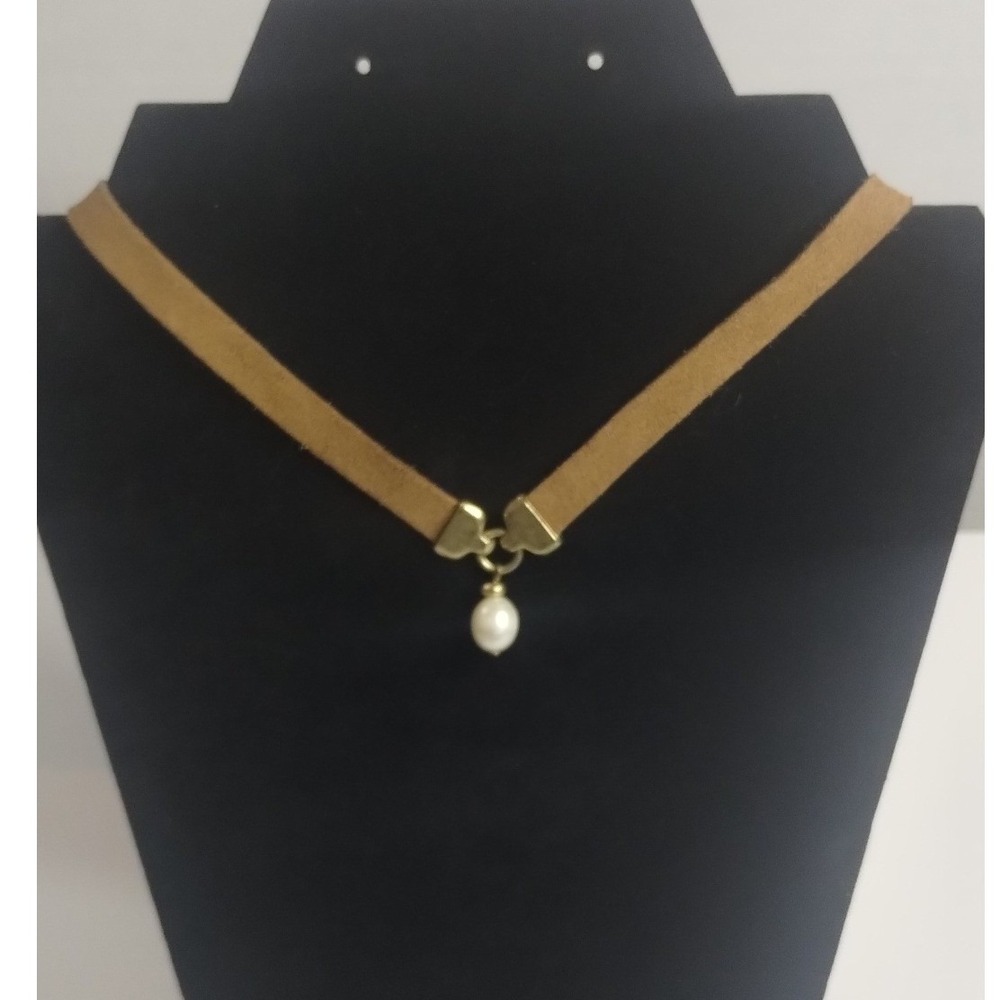 Tan Suede Choker Necklace Gold Tone‎ Faux Pearl Drop Minimalist Boho 10-12 Inch